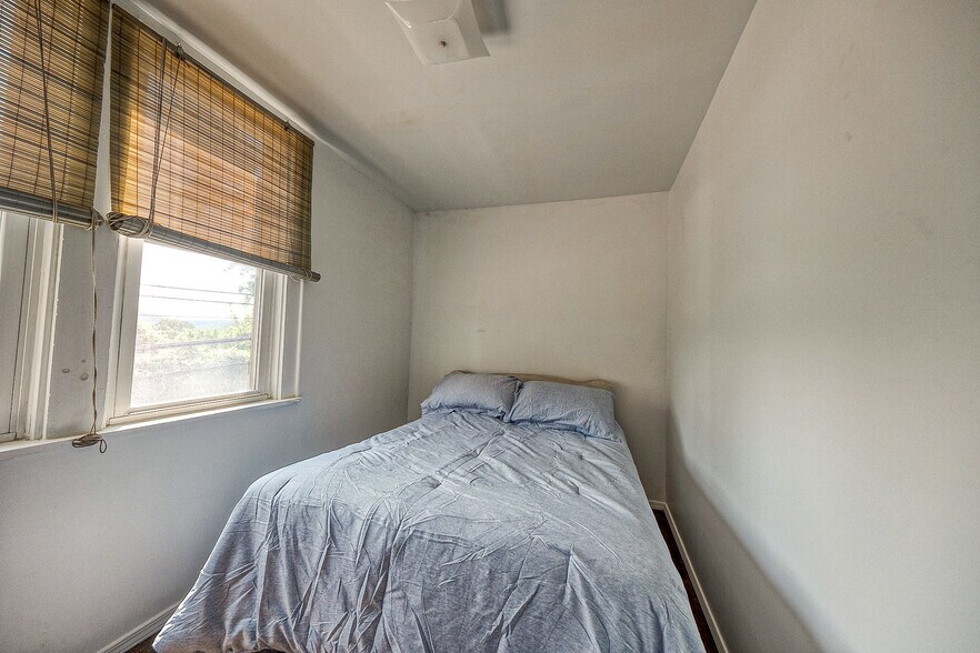 More Photos Of 936 Broadway, Pitcairn Restaurant For Sale