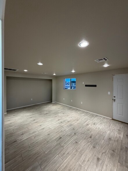 More Photos Of 1974 E Deer Valley Rd, Phoenix Contractor Storage Yard For Sale