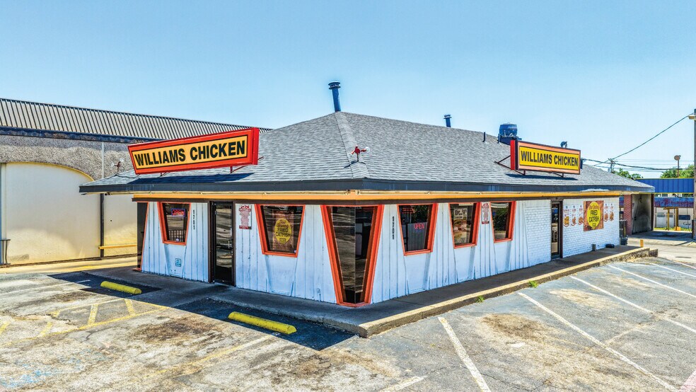 More Photos Of 1701 McLellan Ct & 6600 Brentwood Stair Rd, Fort Worth Restaurant For Sale