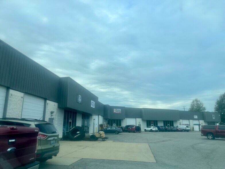 More Photos Of 226 Peterson Dr, Elizabethtown Warehouse For Lease