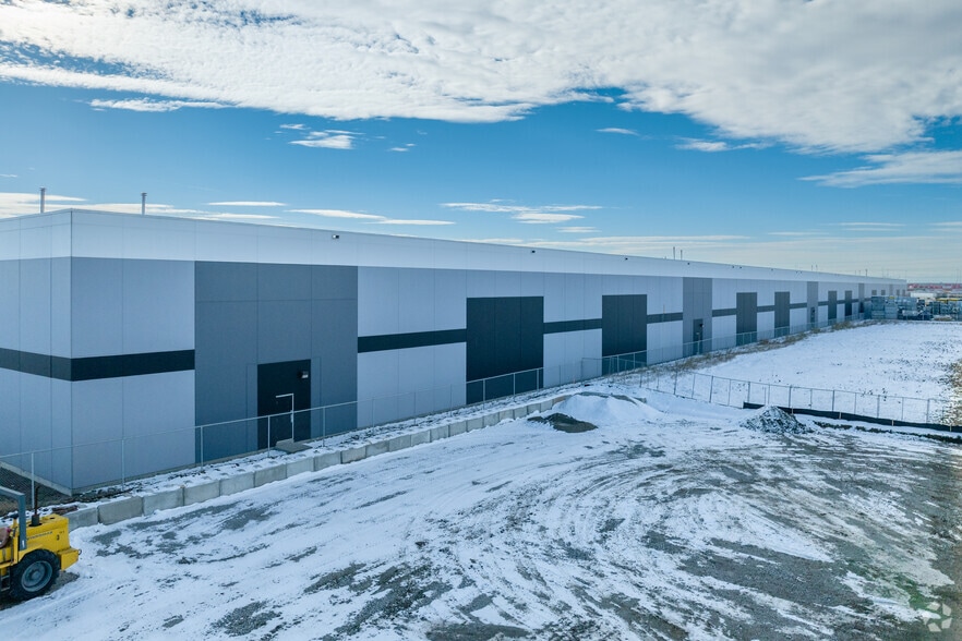 More Photos Of 6980 108th Ave SE, Calgary Warehouse For Lease