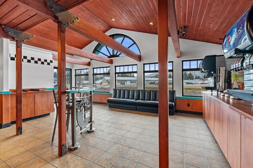 More Photos Of 1301 US-2 Hwy, Sandpoint Fast Food For Lease