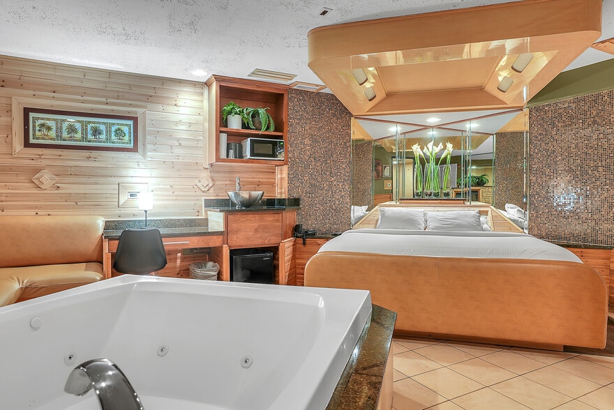 More Photos Of 16W621 S Frontage Rd, Willowbrook Hotel For Sale