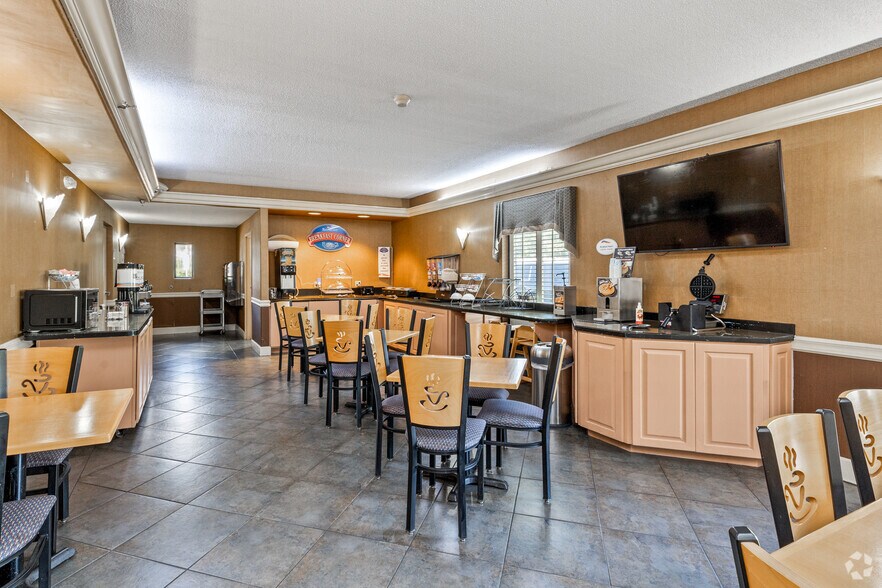 More Photos Of 480 E Miracle Strip Pky, Mary Esther Hotel For Sale