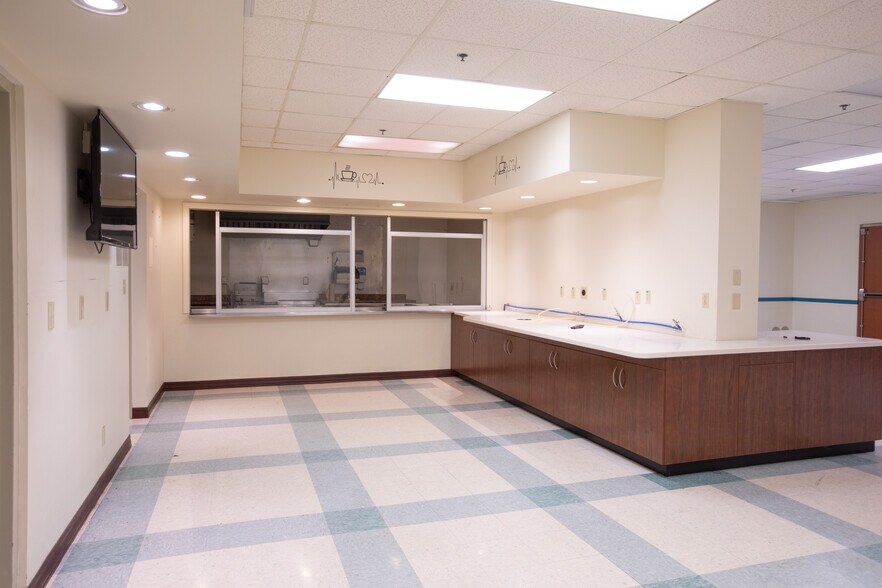 More Photos Of 200 Kennedy Memorial Dr, Waterville Flex For Lease