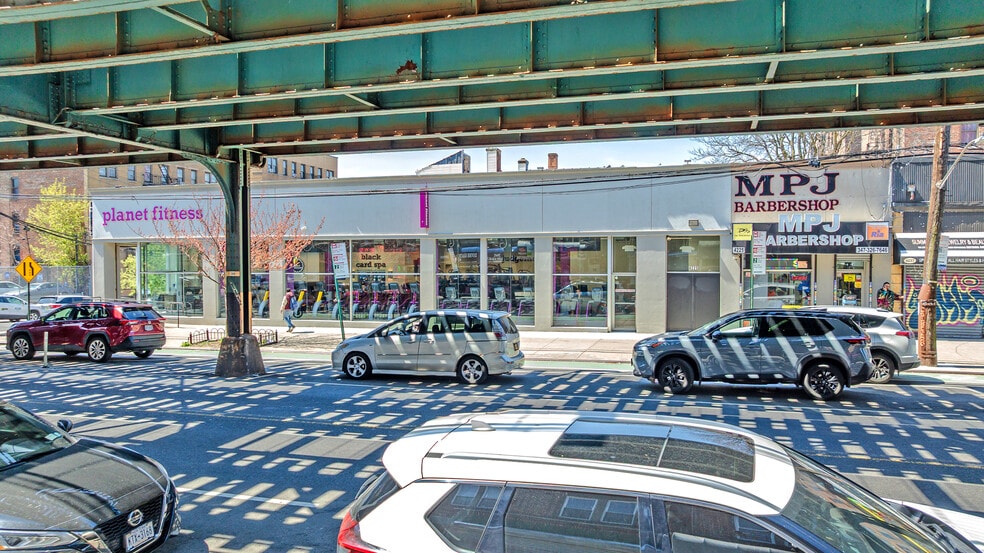 More Photos Of 4225 White Plains Rd, Bronx Storefront For Sale