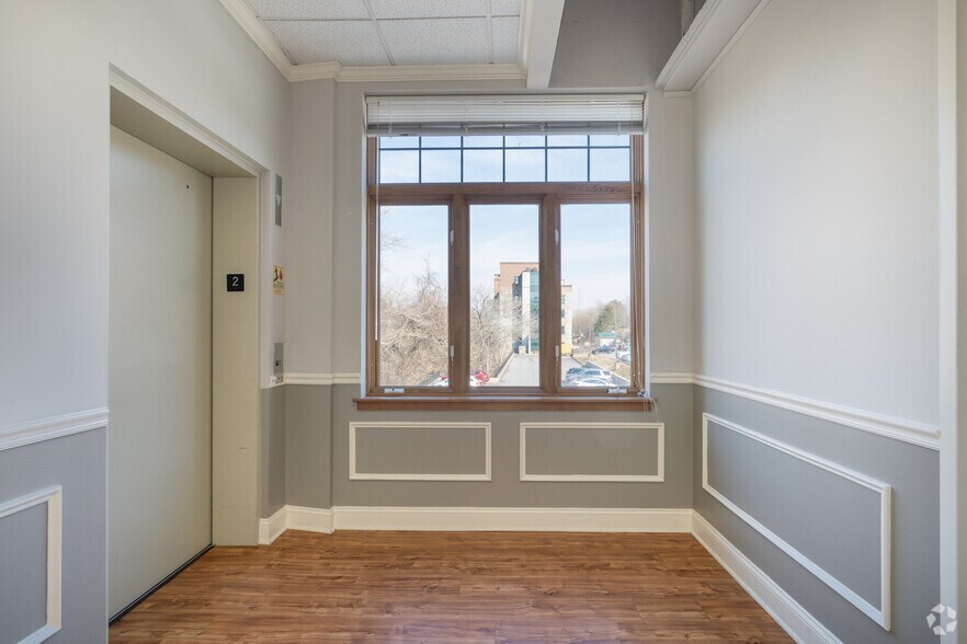 More Photos Of 300 Creek View Rd, Newark Office For Lease