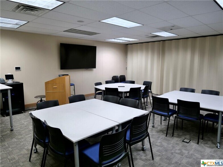 More Photos Of 1905 Leary Ln, Victoria Office For Sale