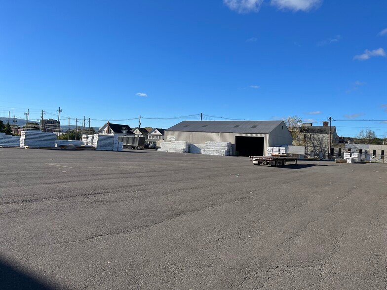 More Photos Of 181 Pringle St, Kingston Distribution For Lease