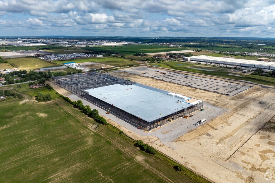 More Photos Of 5405 Countryside Dr, Brampton Warehouse For Lease