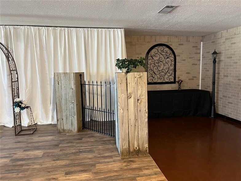 More Photos Of 20674 S Highway 59, Evansville Restaurant For Sale