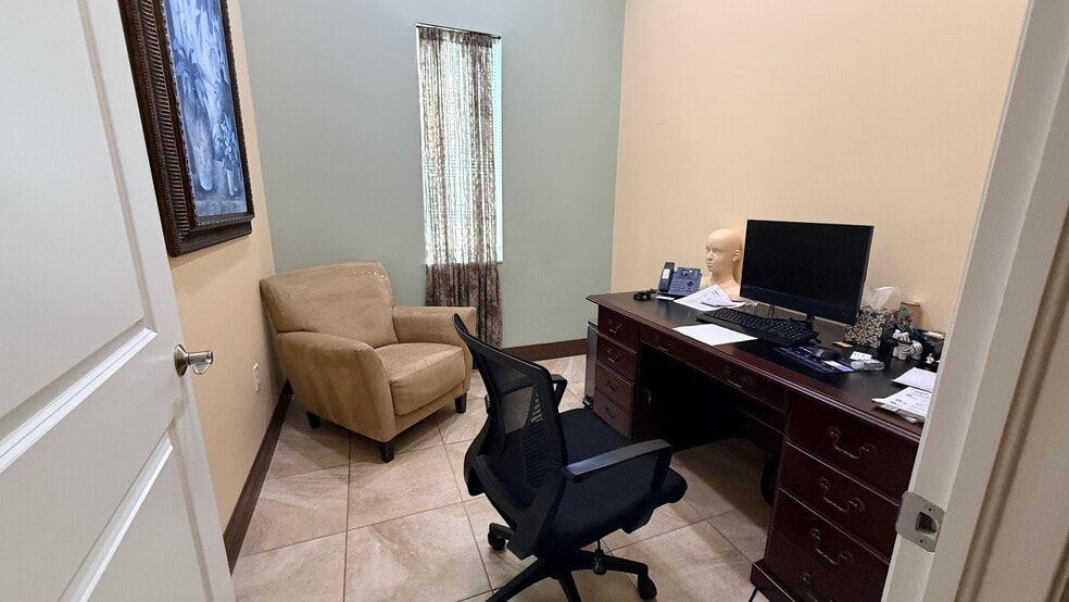 More Photos Of 717 Imar Dr, Sun City Center Medical For Lease