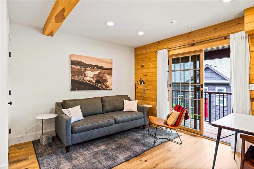 More Photos Of 10 Front St, Lake George Hospitality For Sale