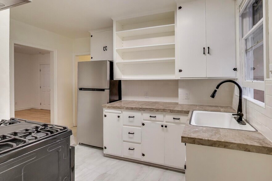 More Photos Of 33 Home Pl E, Oakland Apartments For Sale