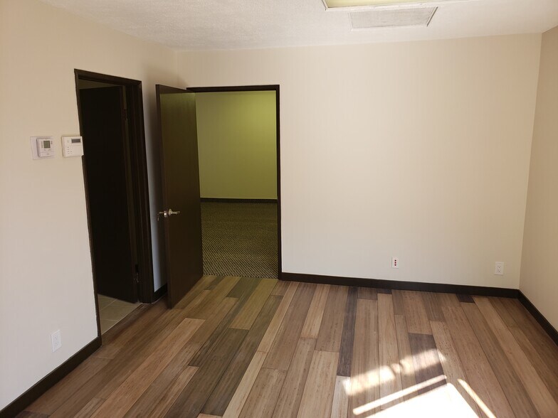 More Photos Of 10115 Canoga Ave, Chatsworth Warehouse For Lease