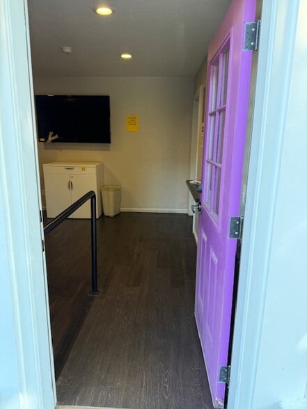 More Photos Of 119 E Main St, Norman General Retail For Lease