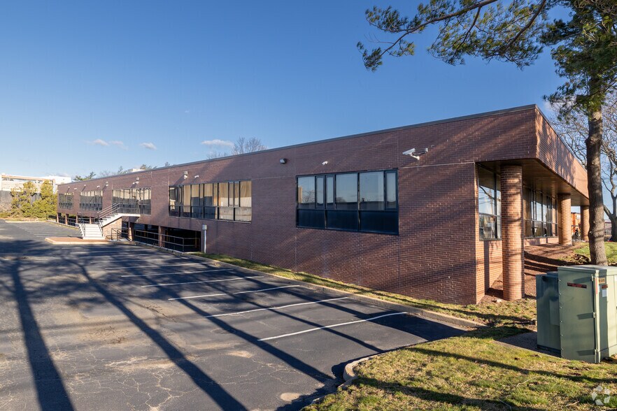 More Photos Of 1 Michael Ave, Farmingdale Office For Lease