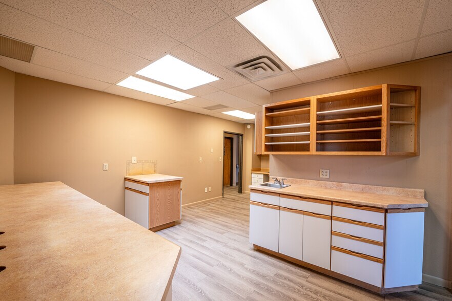 More Photos Of 1313 S Saint Francis Dr, Santa Fe Healthcare For Lease
