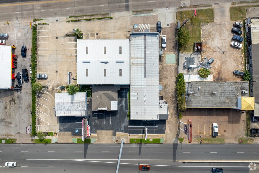 More Photos Of 5625-5633 Southwest Fwy, Houston Unknown For Lease