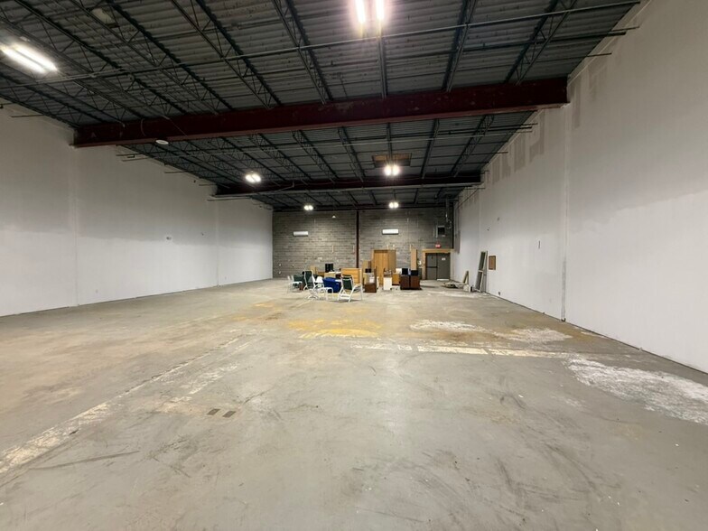 More Photos Of 128 Elm Plz, Waterville Storefront For Lease