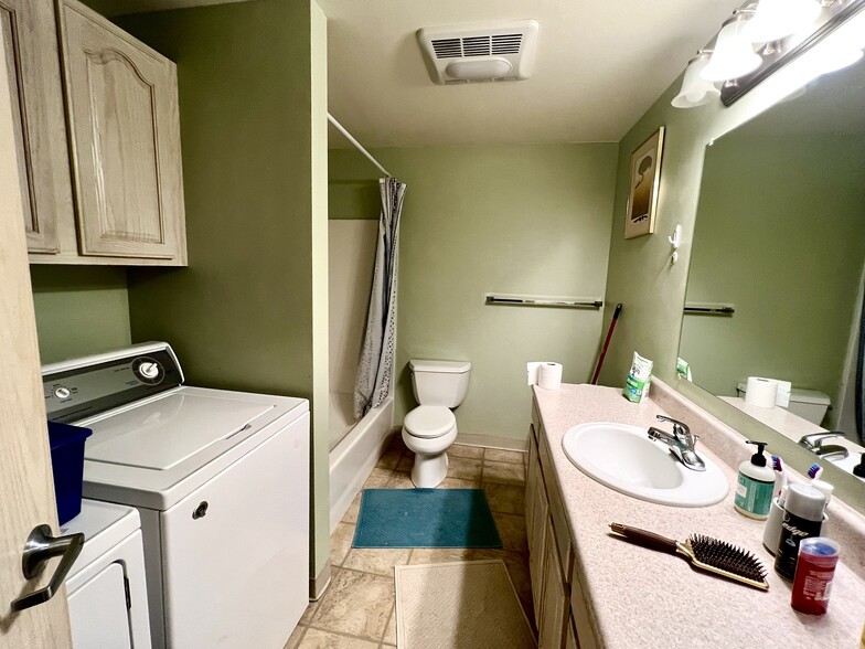 More Photos Of 263 S Franklin St, Juneau General Retail For Sale