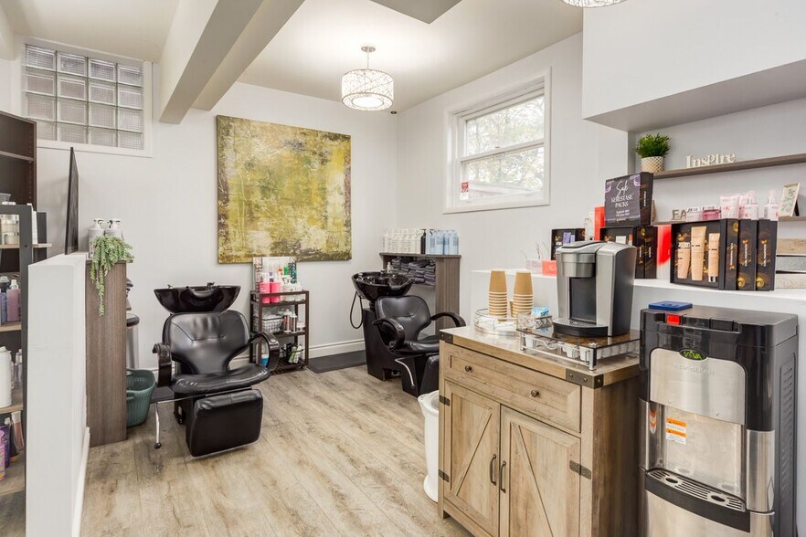 More Photos Of 1904 20th Ave NW, Calgary Storefront Retail Office For Lease