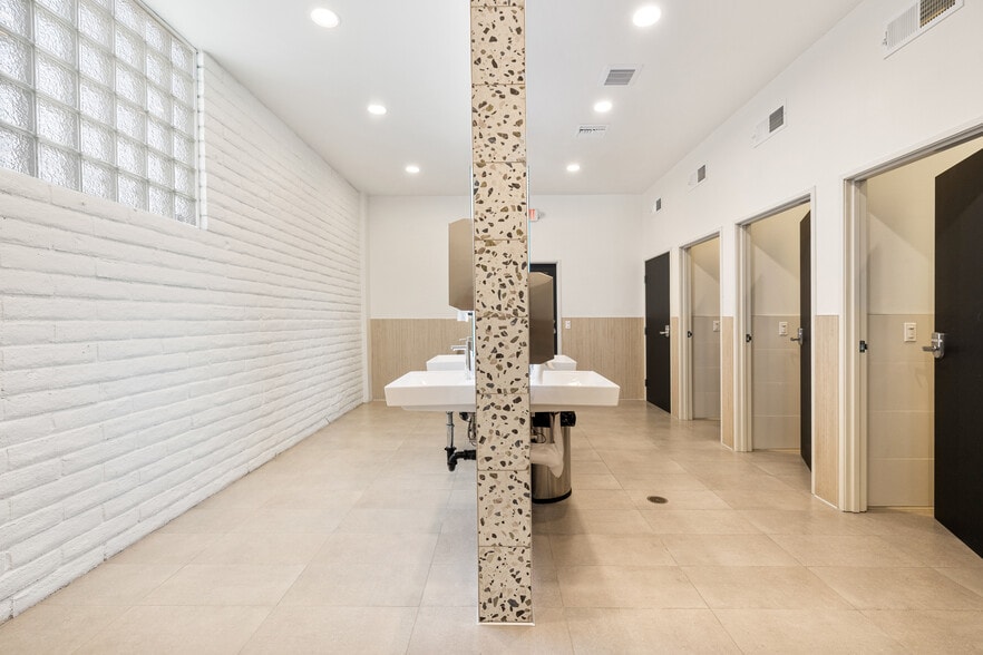 More Photos Of 3455 N Indian Canyon Dr, Palm Springs Unknown For Lease