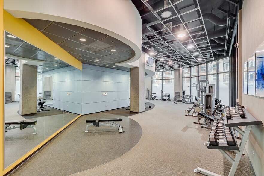 More Photos Of 5429 Lyndon B Johnson Fwy, Dallas Office For Sale