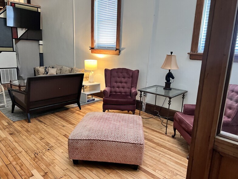 More Photos Of 339 Madison Ave, Memphis Storefront Retail Office For Sale