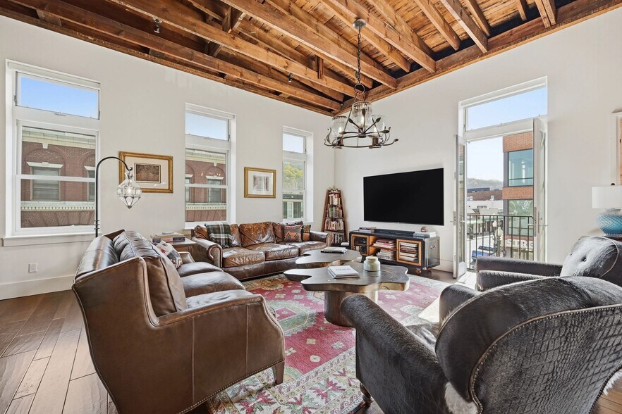 More Photos Of 443 Walnut St, Sewickley Flex For Sale