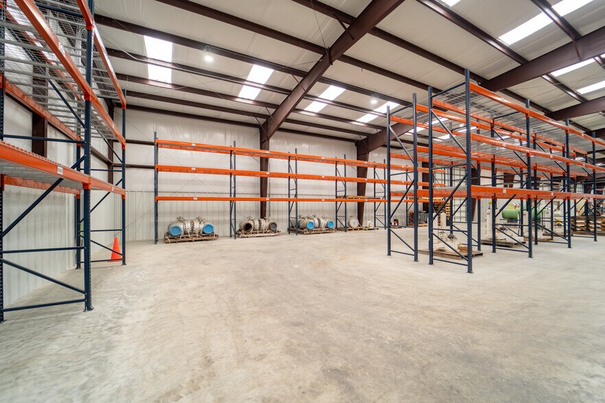 More Photos Of 236 Industrial Park Dr, Victoria Warehouse For Lease
