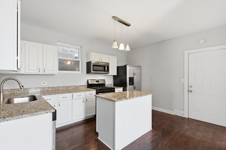 More Photos Of 4140 N Western Ave, Chicago Multifamily For Sale