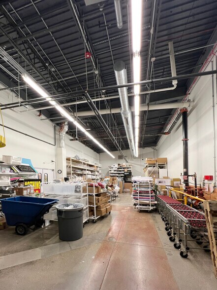 More Photos Of 2391 County Line Rd, Algonquin Freestanding For Lease