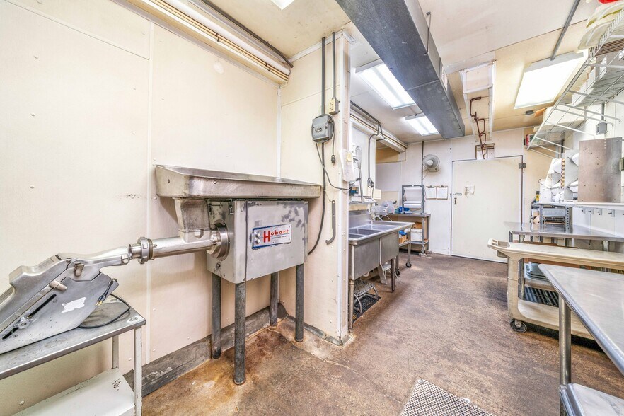 More Photos Of 101 S East St, Earlville Specialty For Sale