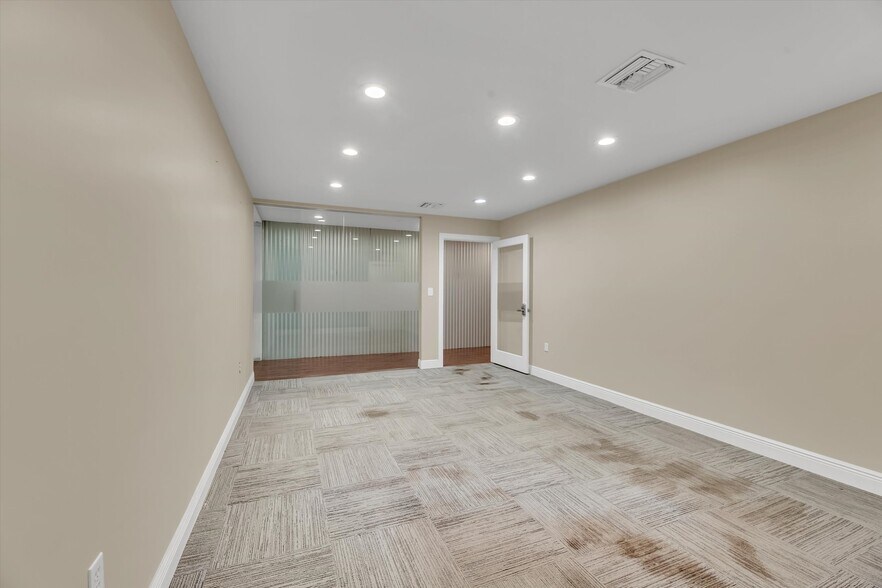 More Photos Of 224 NE 32nd Ct, Oakland Park Warehouse For Sale