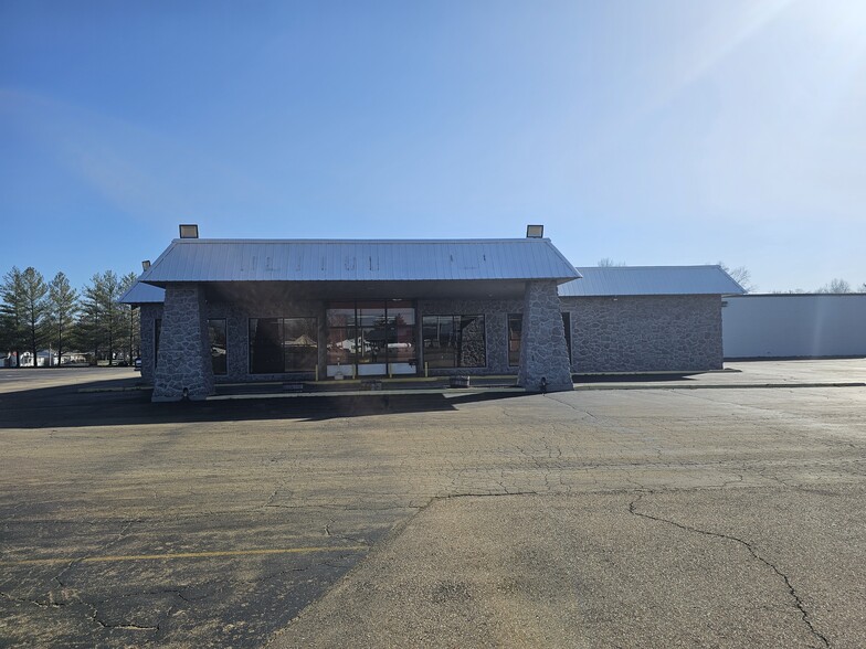 Primary Photo Of 610 Sainte Genevieve Dr, Sainte Genevieve Auto Dealership For Sale