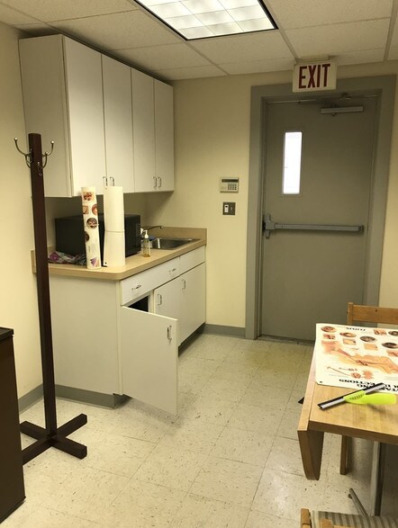 More Photos Of 434 Dunmore St, Throop Medical For Sale