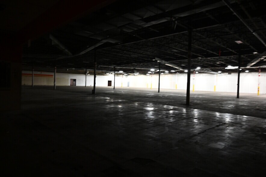 More Photos Of 2300 Claremont Ave, Ashland Freestanding For Lease