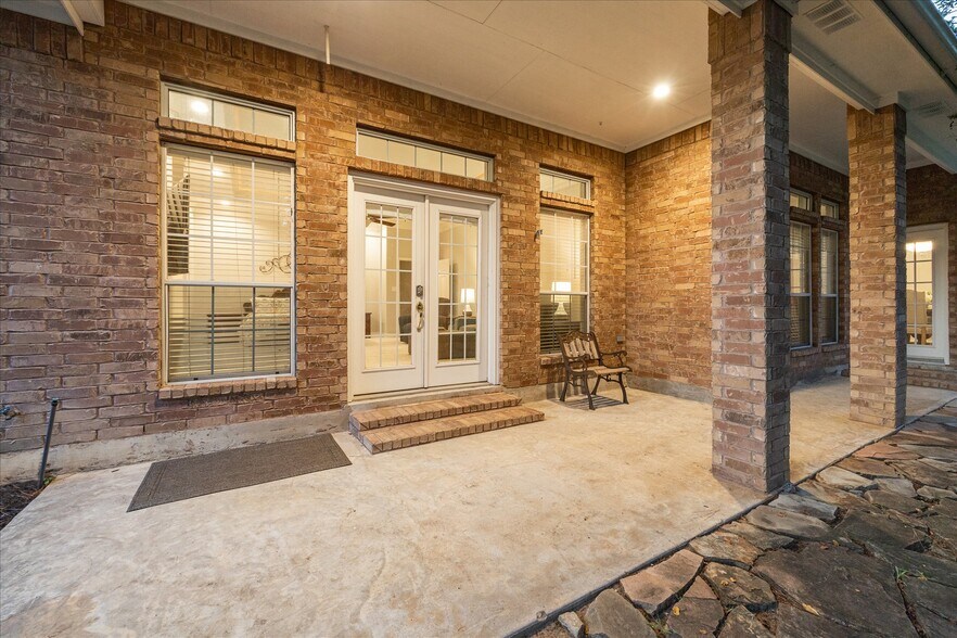 More Photos Of 8639 Bart Ln, Houston Office For Lease