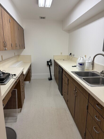 More Photos Of 1467 Palma Rd, Bullhead City Office For Sale