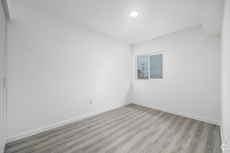 More Photos Of 300 W 60th St, Los Angeles Apartments For Sale