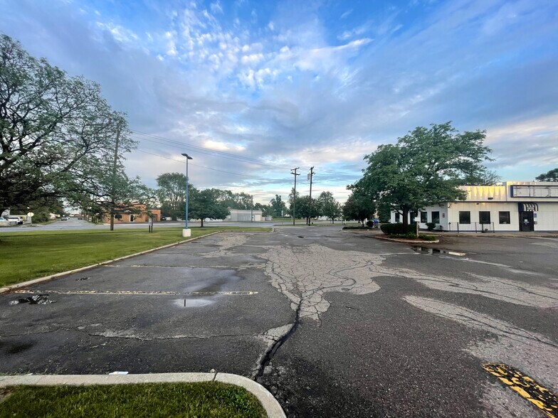 More Photos Of 17431 Dix Rd, Melvindale Fast Food For Lease