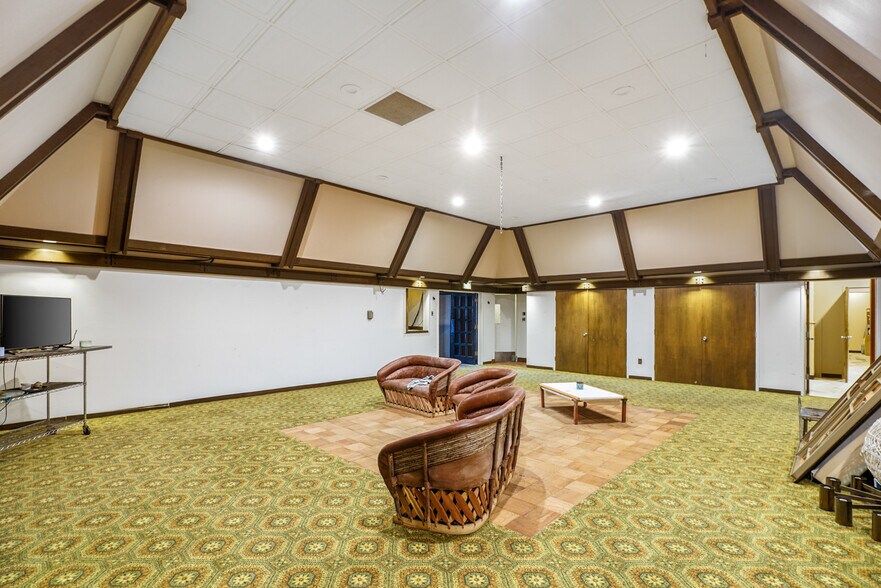 More Photos Of 4070 Country Rd 89, Dunnigan Restaurant For Sale