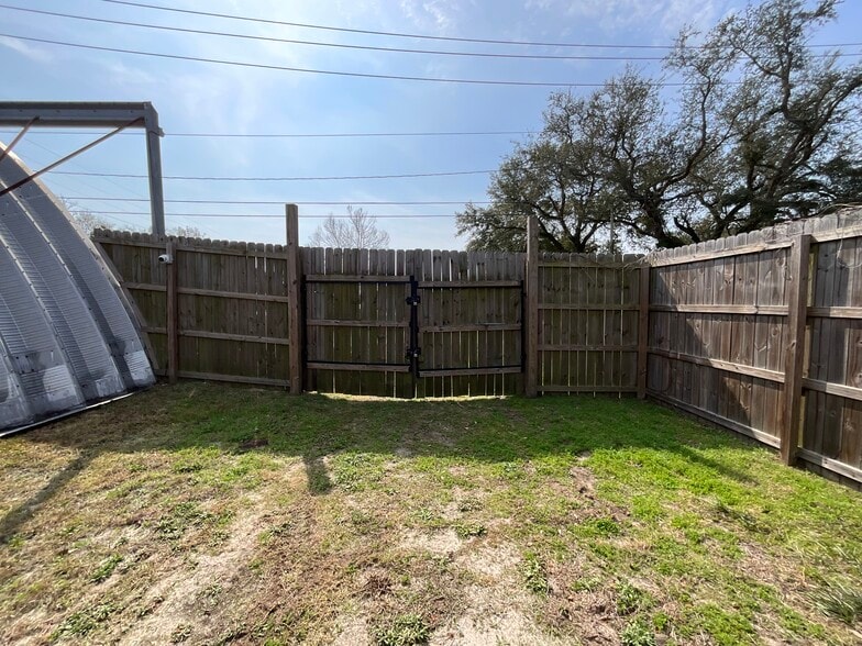 More Photos Of 2611 E 6th St, Panama City Warehouse For Sale