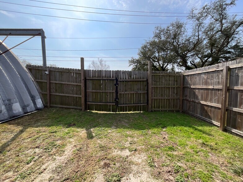 More Photos Of 2611 E 6th St, Panama City Warehouse For Sale