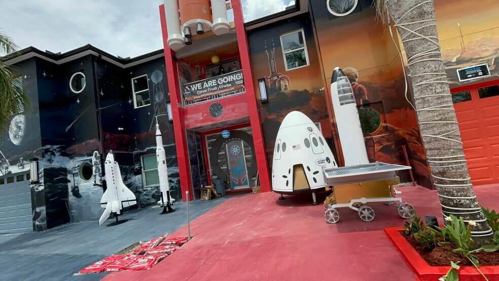 More Photos Of 1015 Fantasy Dr, Davenport Specialty For Sale