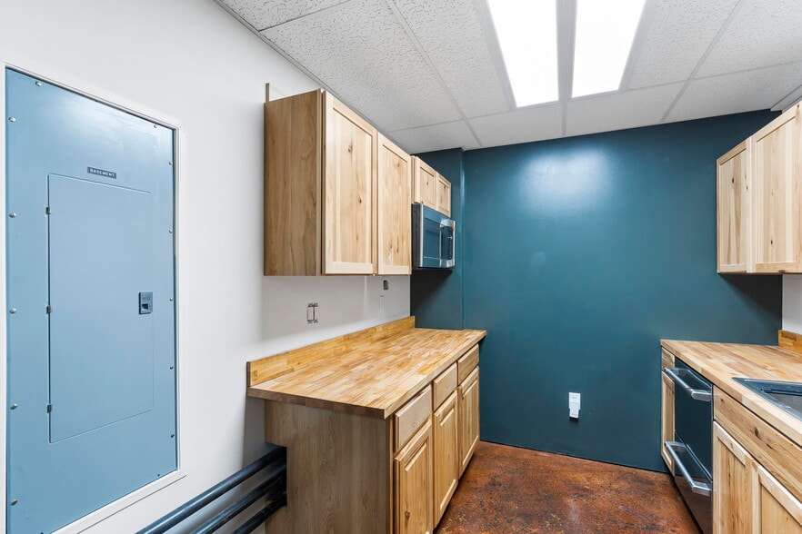 More Photos Of 324 Park Central W, Springfield Office For Lease