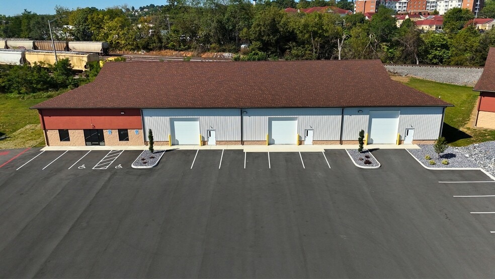 More Photos Of 975 Sawtooth Oak Cir, Harrisonburg Warehouse For Lease