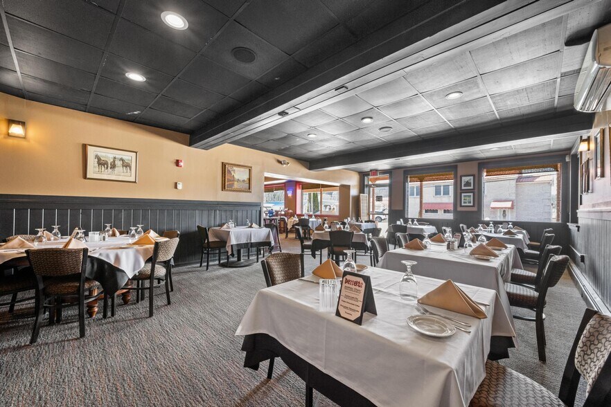 More Photos Of 31 Lakeside Dr, Harveys Lake Restaurant For Sale