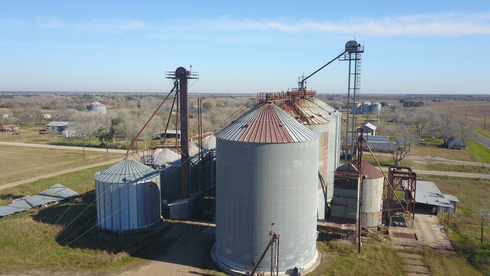 More Photos Of 2871 Gin Rd, Inez Industrial For Sale